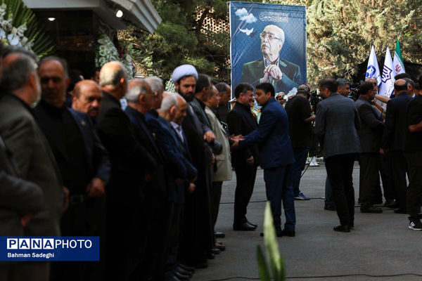 مراسم تشییع پیکر رئیس مجمع خیرین مدرسه‌ساز