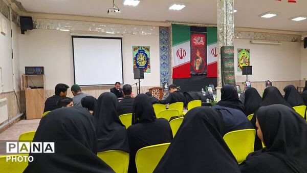 محفل نورانی انس با قرآن کریم به پاسداشت یاد رهبر شهید