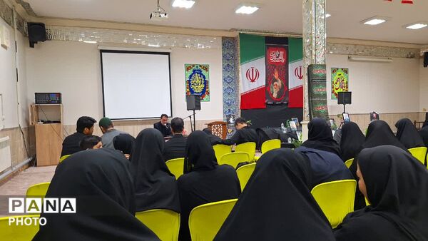 محفل نورانی انس با قرآن کریم به پاسداشت یاد رهبر شهید