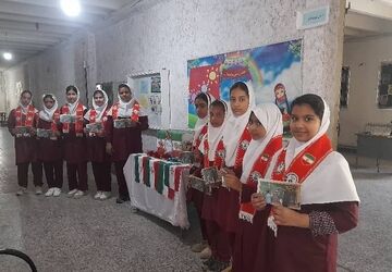 شکوفه‌‌های مهربانی در دبستان استقلال حاجی‌‌آباد
