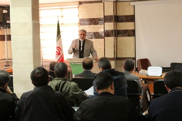 تقدیر از نیروهای خدماتی آموزش‌و‌پرورش فیروزکوه