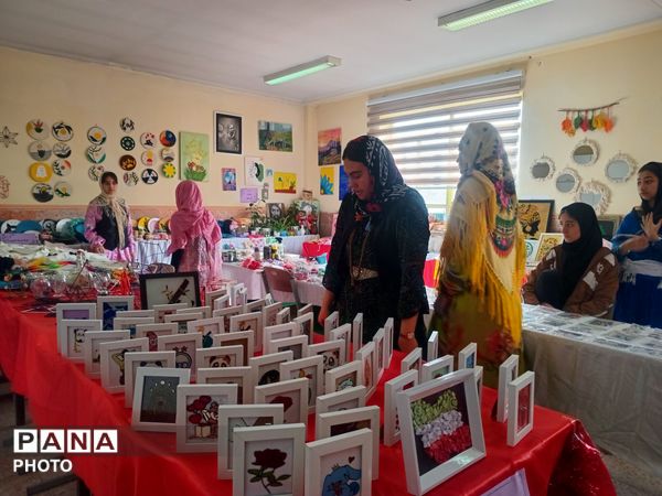 نمایشگاه کار و فناوری در دبیرستان نشاط بهارستان‌دو