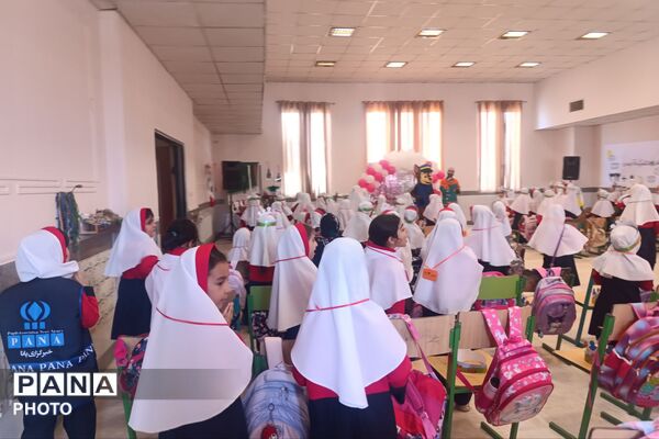 جشن شکوفه‌ها در مدرسه رضوان رباط کریم
