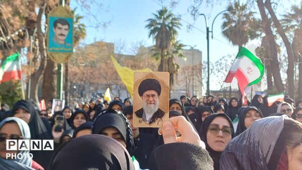  بانوان خرم‌آبادی برای دفاع از وطن برخاستند