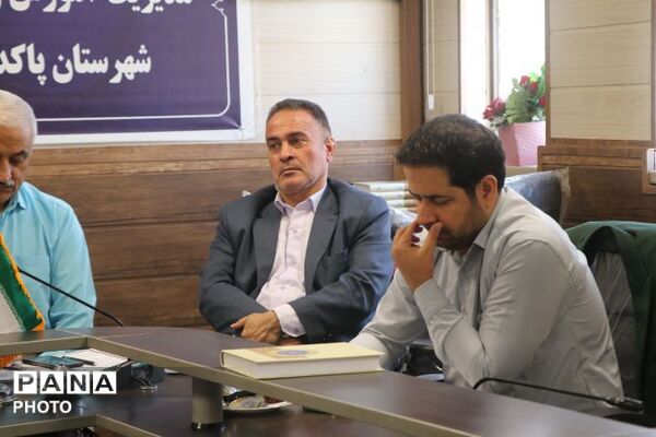 تجلیل از برگزیدگان کشوری پویش‌های «رمضان پویا» و «سفیر سلامت» در پاکدشت