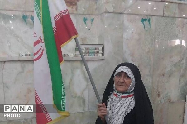 حضور دانش‌آموزان ناحیه دو شهرری به مناسبت آغاز هفته سلامت در نماز جمعه