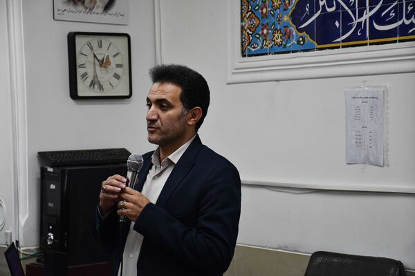استقبال با شکوه از دانش‌آموز قهرمان و مربیان آموزش و پرورش عشایر فارس