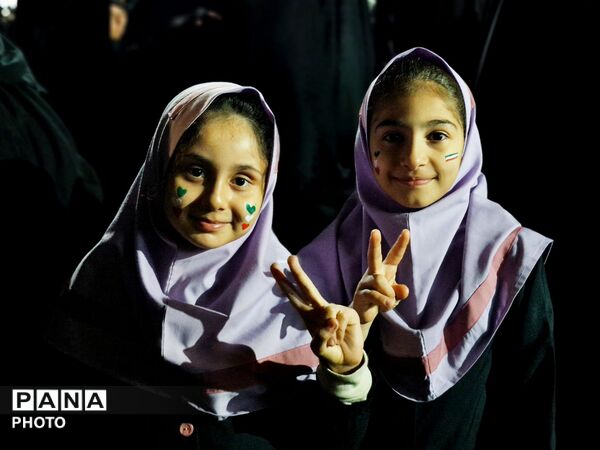 موج خروشان همبستگی در گلوگاه 