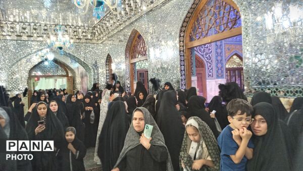 تجدید میثاق زائران با قائد شهید امت اسلامی در جوار بارگاه رضوی