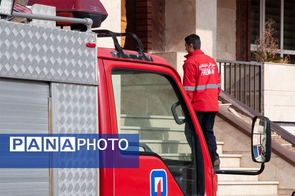 جلسه آموزشی ایمنی و اطفا حریق در مدرسه فرزندان میهن اسلامشهر