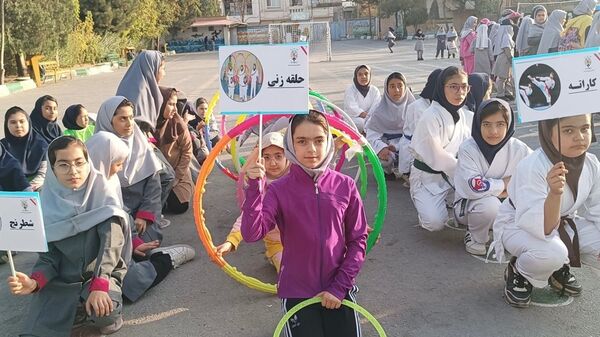 المپیاد ورزشی دانش‌آموزان در مدرسه پنجم مهر