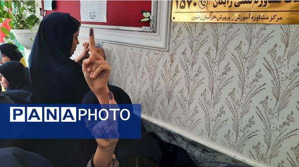 رای‌گیری شورای دانش‌آموزی در دبیرستان فرهنگیان ناحیه ۷ مشهد 