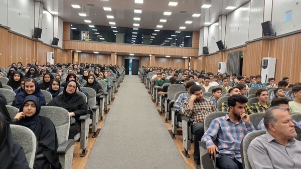 همایش دانش‌آموزان برتر مدارس دولتی منطقه ۱۵