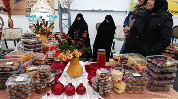 نمایشگاه یلدا در سایه‌سار چنار کهن لاهیجان تبریز گشایش یافت