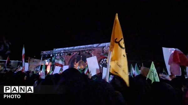 مردم فیروزآباد با حضور پرشور خود پیام مقاومت را فرستادند