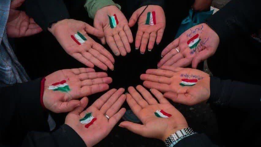 پیر و جوان، زن و مرد، همه آمدند