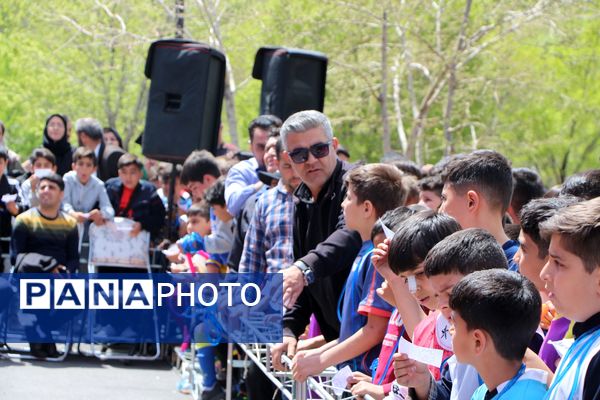 بزرگ‌ترین همایش طناب‌زنی دانش‌‌آموزی در تبریز