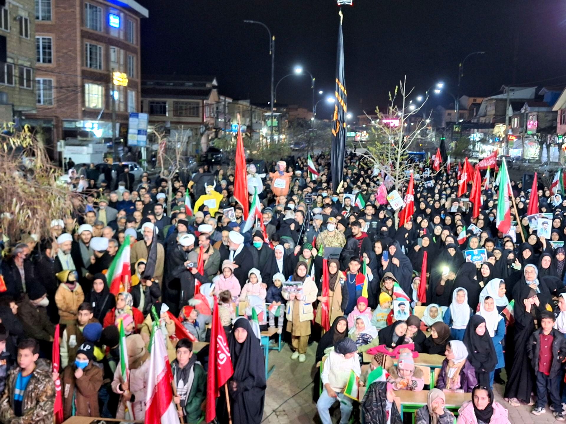 «در آغوش وطن»؛ ادامه گردهمایی مردمی شب‌های همبستگی با حضور بانوان ملی‌پوش فوتبال 