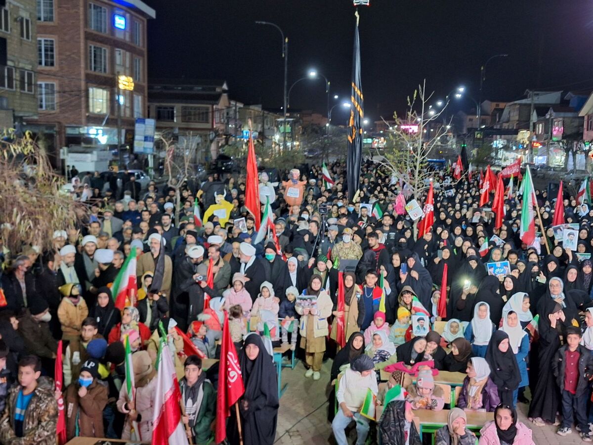 «در آغوش وطن»؛ ادامه گردهمایی مردمی شب‌های همبستگی با حضور بانوان ملی‌پوش فوتبال 
