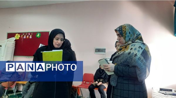 نشست صمیمی انجمن و اولیا پایه هفتم در دبیرستان فرهنگیان ناحیه۷ مشهد