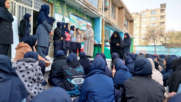 مراسم روز دانش‌آموز در دبیرستان هوشنگی