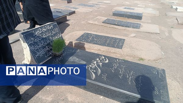 دلتنگی و حضور مردم روستای حسن آباد بلهر بر سر مزار شهیدان و عزیزانشان  