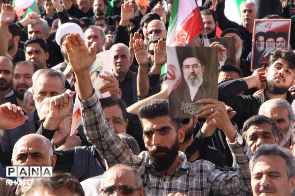 بیعت مردم دارالعباده شهر یزد با رهبر جدید انقلاب اسلامی ایران