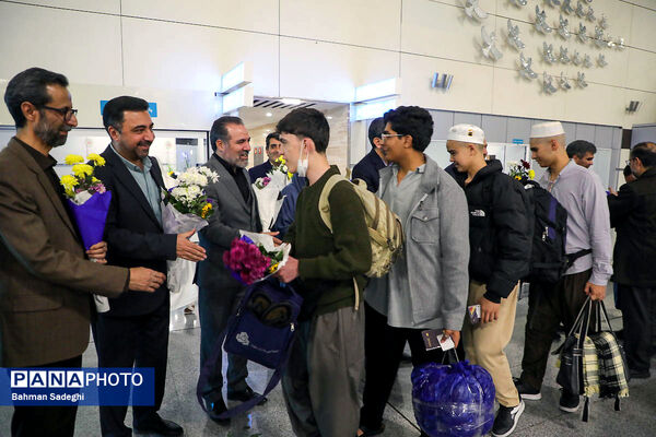 مراسم استقبال بازگشت اولین کاروان عمره گذار دانش آموزان پسر