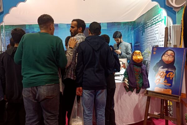 بازدید دانش‌آموزان بسیجی از نمایشگاه بزرگ قله افتخار 