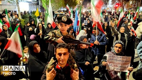 شور و خروش مردم نیشابور در سی و دومین شب شهادت رهبر انقلاب اسلامی 