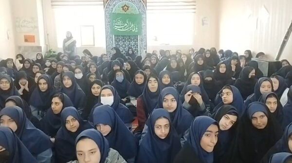  تقدیر از فعالین حجاب و عفاف در دبیرستان شاهد تکتم