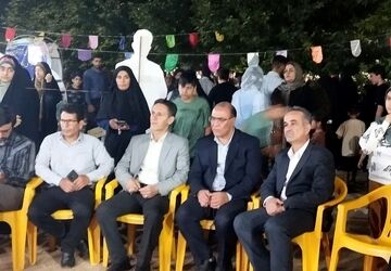 تلاقی ولایت و تربیت در مدرسه وطن؛ مراسم حماسی عید غدیر با حضور مسئولان ناحیه دو و دانش‌آموزان