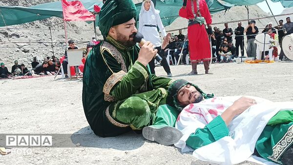 مراسم نمادین تعزیه خوانی در روز عاشورای حسینی در شهر بار نیشابور