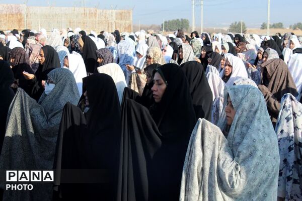 اقامه نماز عید سعید فطر در فاروج 