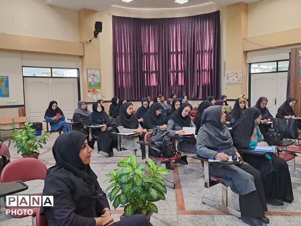 نخستین نشست هم‌اندیشی مراقبین سلامت منطقه ۱۰ تهرا‌ن در سال تحصیلی جدید