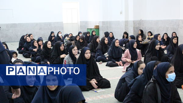 برگزاری جلسه توجیهی و آموزشی آمادگی دفاعی در دبیرستان دخترانه معلم