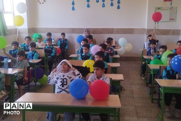  جشن شکوفه ها در دبستان ابراهیم هادی پرند
