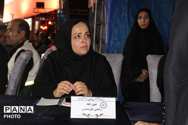 پاسخگویی مستقیم مسئولان نظرآباد به شهروندان در میز خدمت شبانه 
