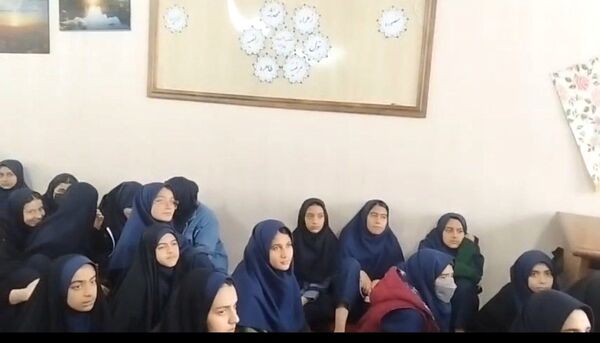  تقدیر از فعالین حجاب و عفاف در دبیرستان شاهد تکتم