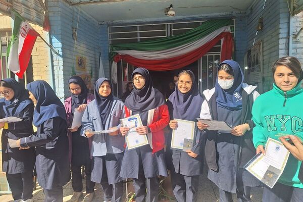 لبخند و شور نوجوانی، نشاط مدارس شهرستان قدس در ۱۳ آبان 