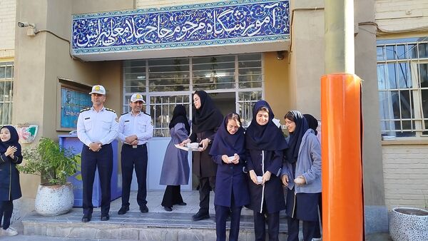 گرامیداشت هفته نیروی انتظامی در دبیرستان دخترانه پیرایش یک