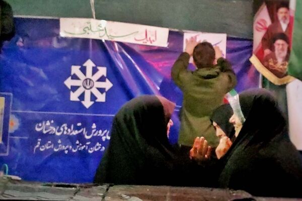 موکب دانش‌آموزان مدارس استعدادهای درخشان قم
