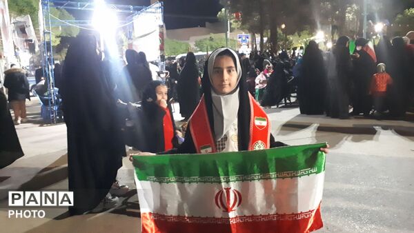 حضور پرشور پیشتازان سازمان دانش‌آموزی ابرکوه در تجمعات شبانه