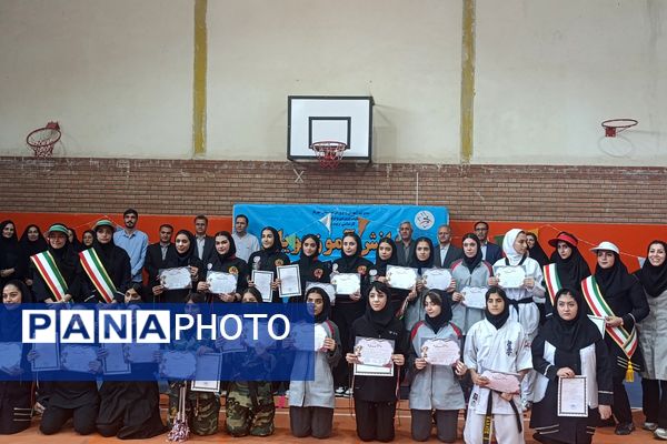 اختتامیه طرح میدان پویا در هنرستان هاجر نصیر‌آباد 