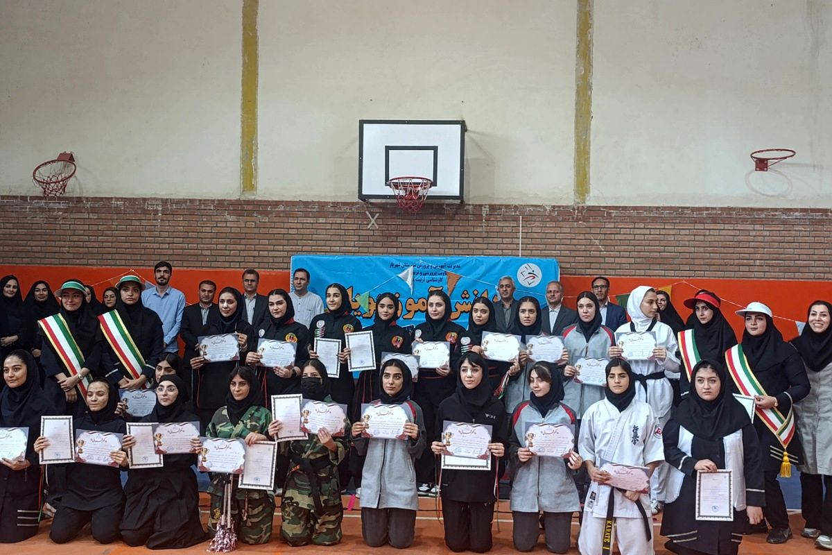 اختتامیه طرح میدان پویا در هنرستان هاجر نصیر‌آباد 