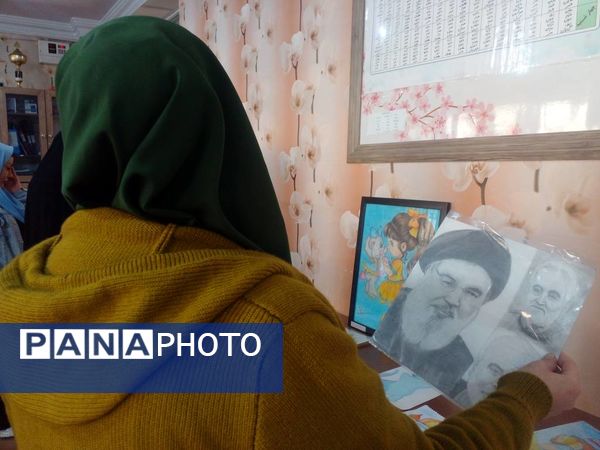 نمایشگاه نقاشی وخطاطی دانش‌آموزان مدرسه هدی یک