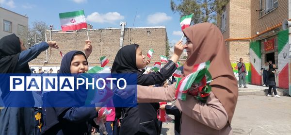 شادی دانش‌آموزان دبستان شهید خلیل طهماسبی مشهد در تحقق وعده صادق