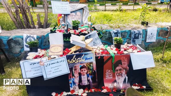 حضور فرهنگیان و دانش‌آموزان منطقه ۱۰ در مراسم چهلم شهدای دانش‌آموز شهر میناب