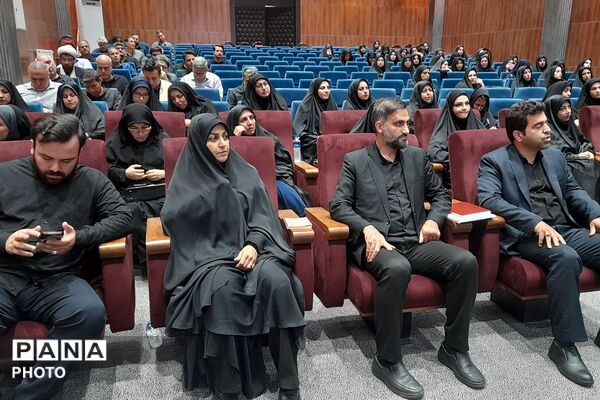 جلسه مدیران مدارس منطقه کهریزک؛ هماهنگی «پروژه مهر» و آیین بدرقه رهبر شهید