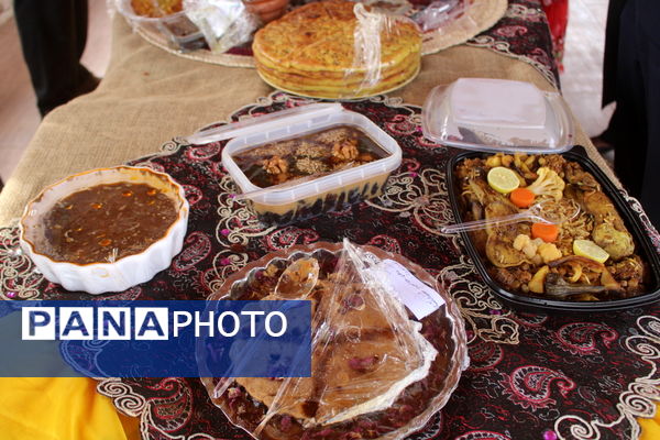 جشنواره غذا و صنایع دستی در اردوی تمشک دختران استان بوشهر